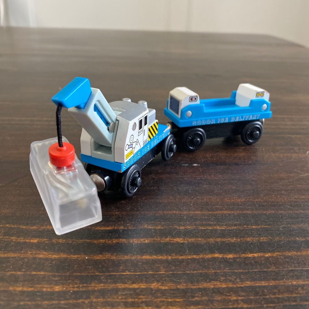 Thomas & Friends Wooden Railway Sodor Ice Delivery Crane & Cargo Car Train Set